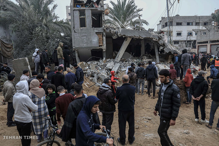 Israel bombs homes in central Gaza, killing several families