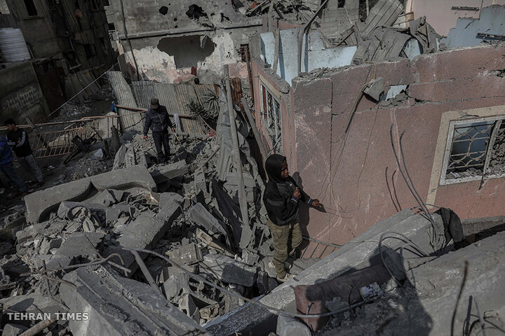 Israel bombs homes in central Gaza, killing several families