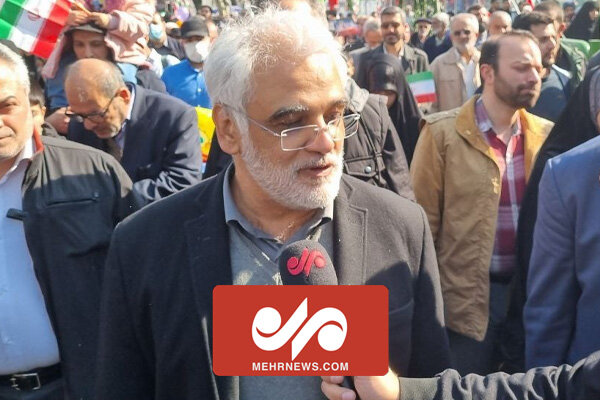 مردم حضورشان را در جشن انقلاب همیشه نشان دادند مردم حضورشان را در جشن انقلاب همیشه نشان دادند