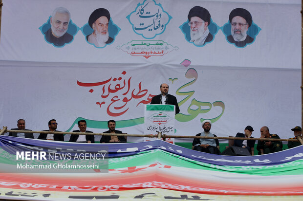 محسن منصوری معاون اجرایی رییس جمهور در سخنرانی راهپیمایی 22 بهمن بوشهر