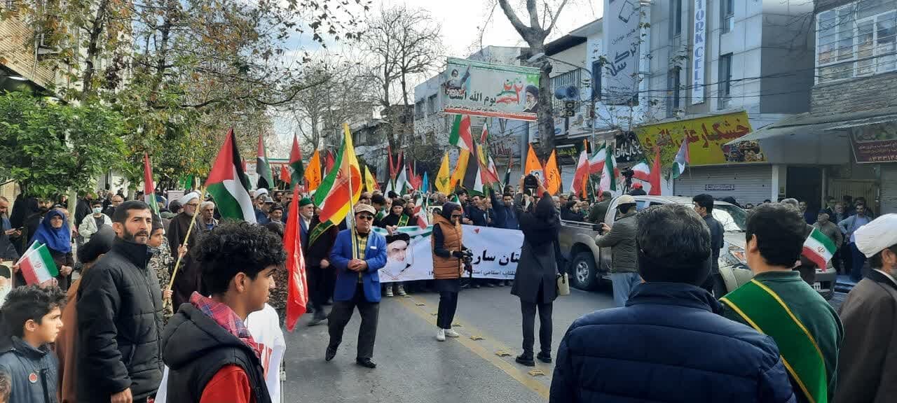 چند پلان از جشن انقلاب در مازندران/ رقبای انتخاباتی در صف ملت