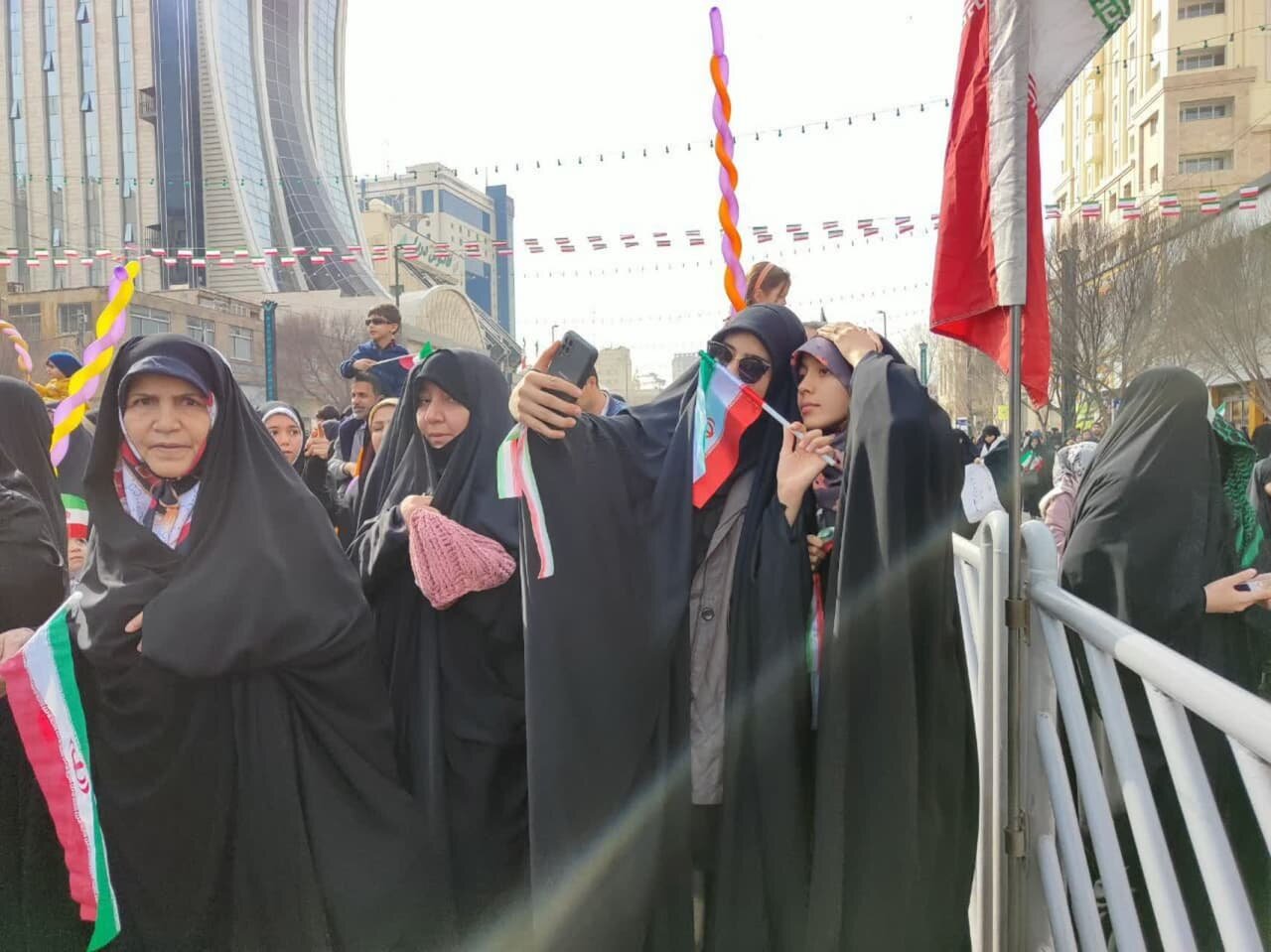 نشاط و شادمانی مشهدی ها در سالروز جشن باشکوه انقلاب