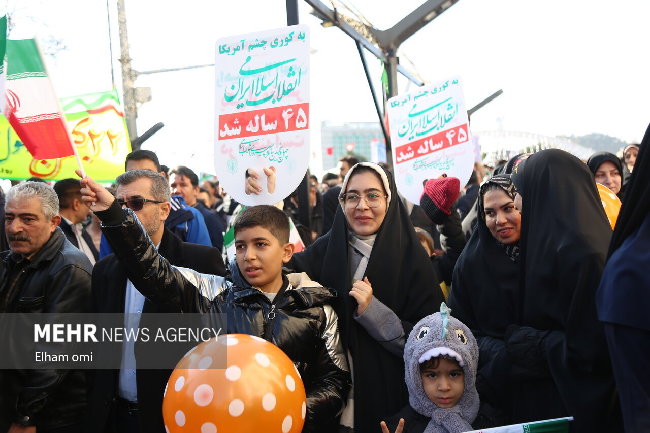 دهه نودیهای سنندجی حماسهساز شدند/نسل پنجمیها در کالسکه آمدند