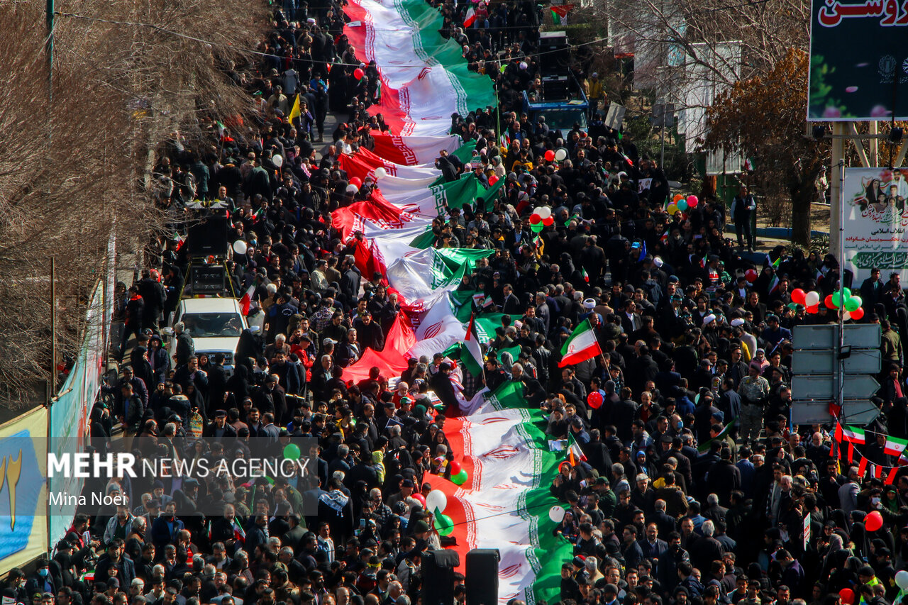 حضور با شکوه مردم قزوین در راهپیمایی 22 بهمن