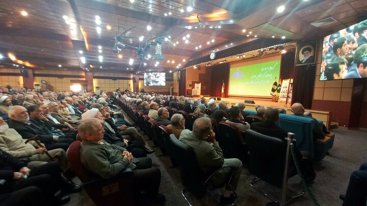 حضور مردم در راهپیمایی ۲۲ بهمن چشم دشمن را کور کرد