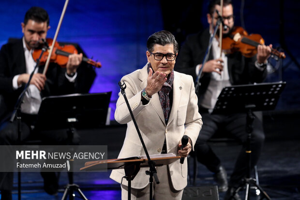کنسرت سالار عقیلی در نخستین شب سی و نهمین جشنواره موسیقی فجر