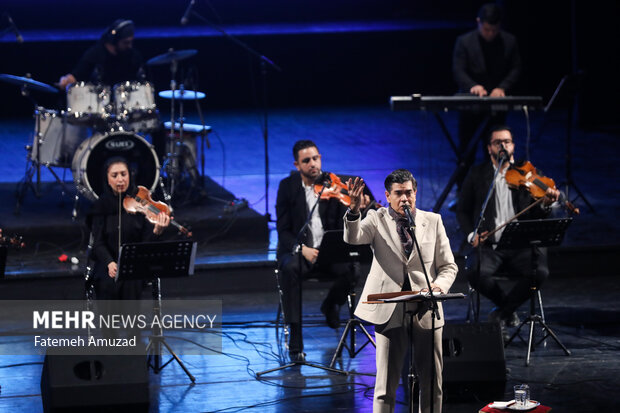 کنسرت سالار عقیلی در نخستین شب سی و نهمین جشنواره موسیقی فجر