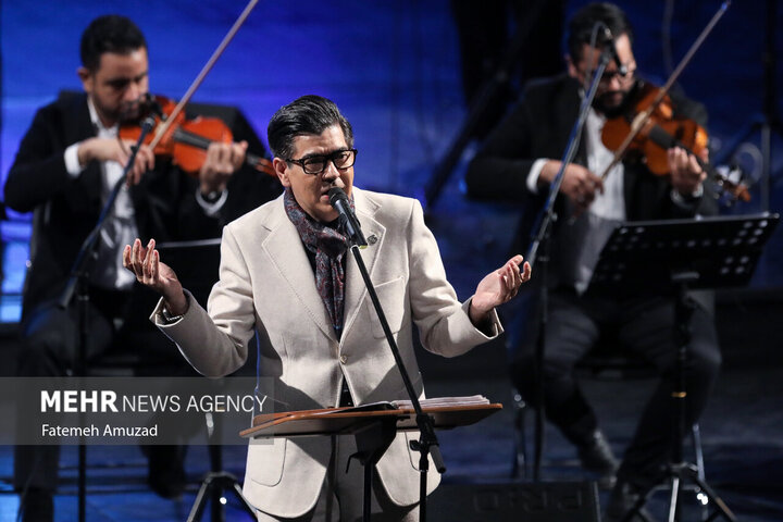 «راز و نیاز» سالار عقیلی در تالار وحدت؛ اجرای یک قطعه برای اولینبار