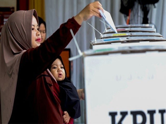 انڈونیشیا میں صدارتی انتخابات، ووٹنگ جاری