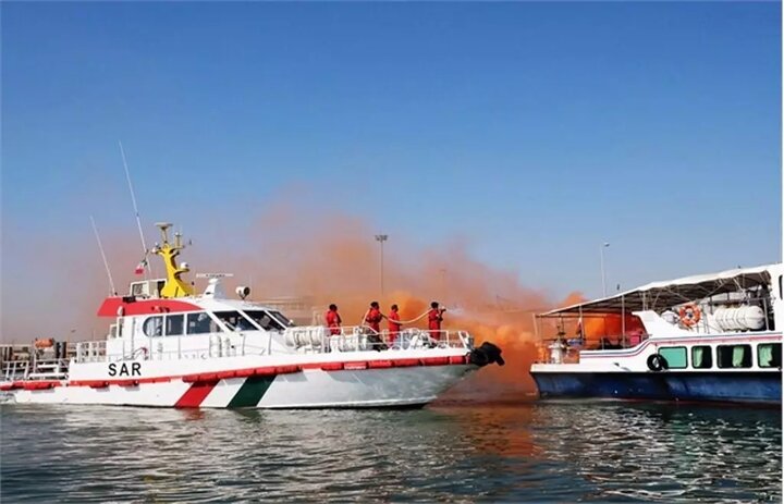 İran'da yolcu gemisi battı İran'da yolcu gemisi battı