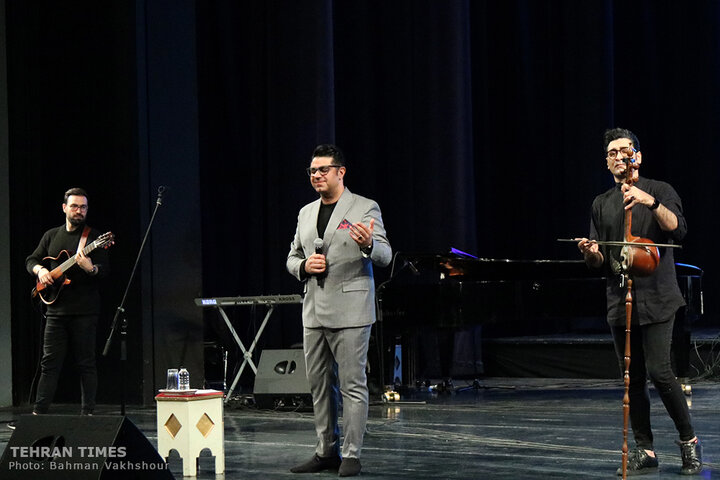 Hojat Ashrafzadeh sings at Vahdat Hall