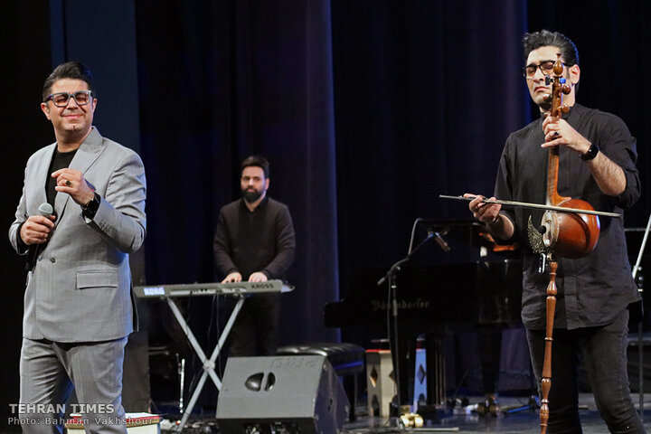 Hojat Ashrafzadeh sings at Vahdat Hall