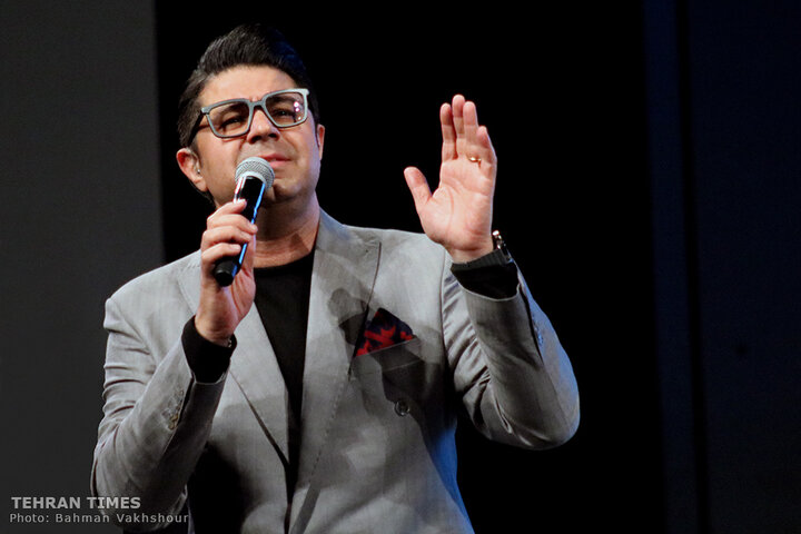 Hojat Ashrafzadeh sings at Vahdat Hall