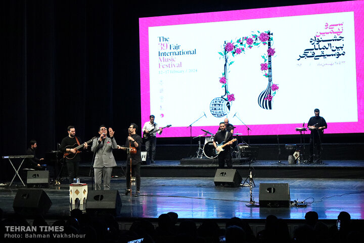 Hojat Ashrafzadeh sings at Vahdat Hall