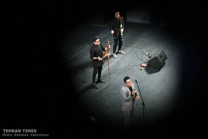 Hojat Ashrafzadeh sings at Vahdat Hall