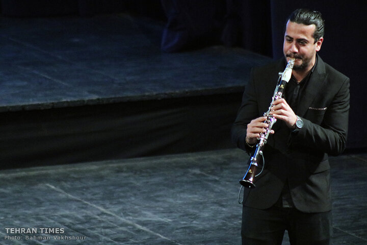 Hojat Ashrafzadeh sings at Vahdat Hall