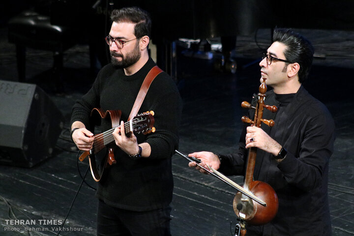 Hojat Ashrafzadeh sings at Vahdat Hall