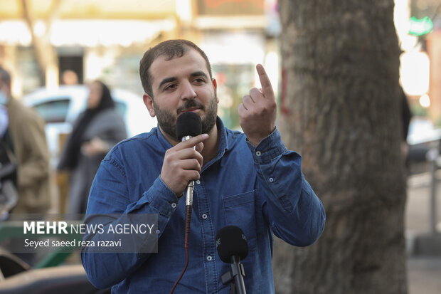 تریبون آزاد "صدای جمهور"، تریبون مردمی دانشجویان دانشگاه تهران پیرامون مشارکت در انتخابات مجلس بعدازظهر امروز ۲۵ بهمن ماه ۱۴۰۲ در میدان ولیعصر (عج) تهران برگزار شد