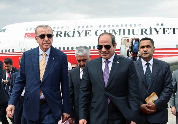 Erdoğan ile Sisi Mısır'da bir araya geldi