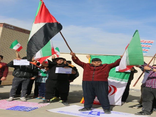راه‌اندازی پویش«ما موندیم نه تو»درکردستان/همراهی نسل نو با انقلاب