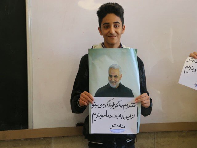 راهاندازی پویش«ما موندیم نه تو»درکردستان/همراهی نسل نو با انقلاب