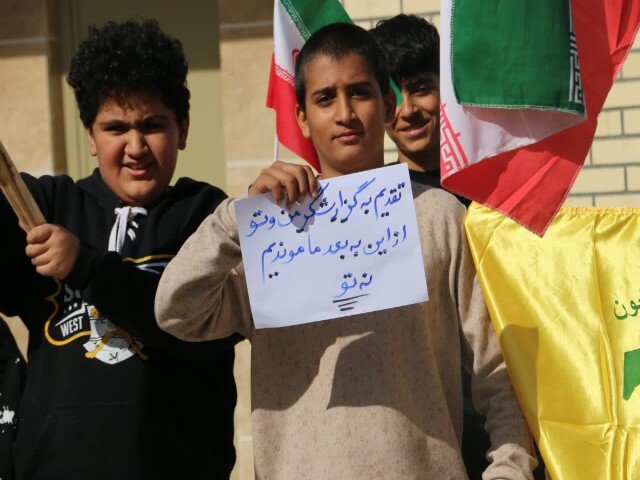 راه‌اندازی پویش«ما موندیم نه تو»درکردستان/همراهی نسل نو با انقلاب