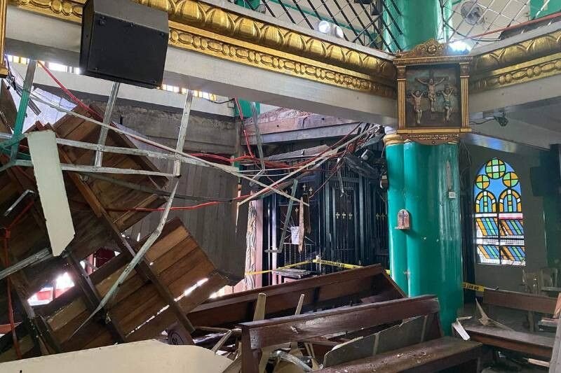 ریزش بالکن کلیسا در فیلیپین ۶۳ زخمی برجای گذاشت