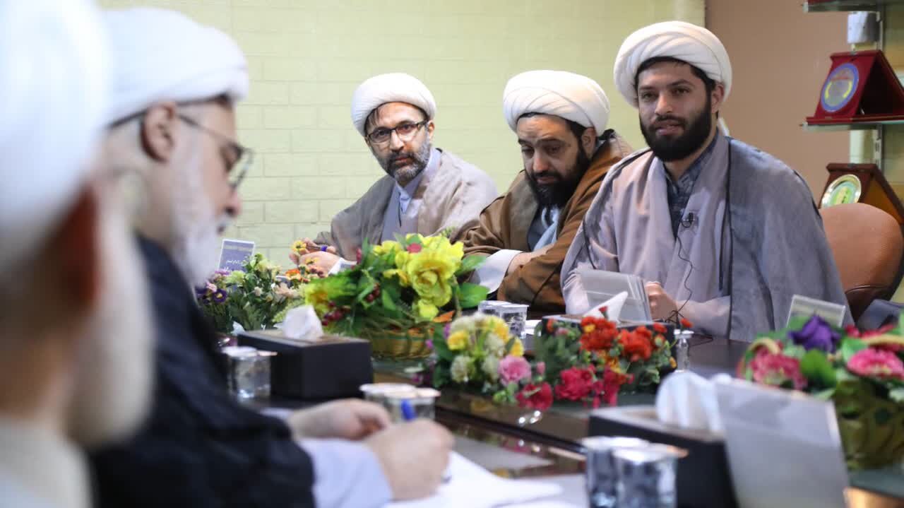 تربیت توحیدی باید مبنای همه فعالیتهای مسجدی شود