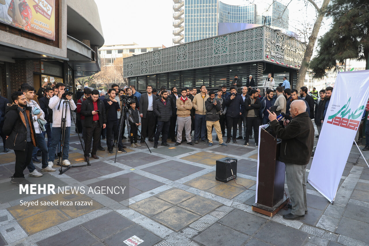 حاشیهنگاری مهر از یک گردهمایی مردمی - انتخاباتی