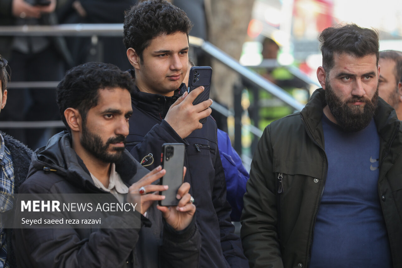 حاشیهنگاری مهر از یک گردهمایی مردمی - انتخاباتی