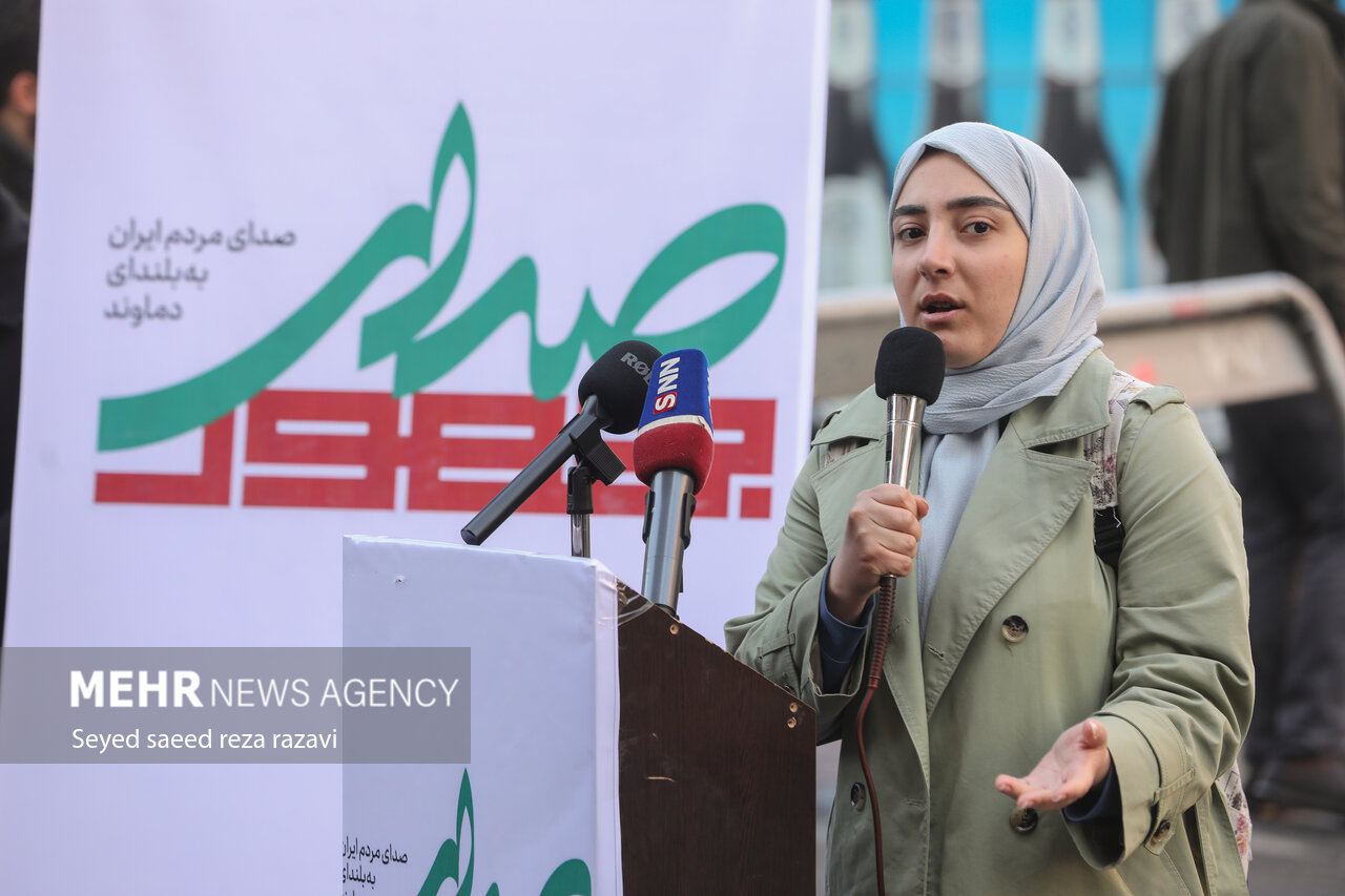 حاشیهنگاری مهر از یک گردهمایی مردمی - انتخاباتی