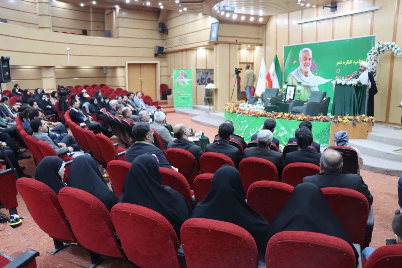 اختتامیه منطقهای کنگره شعر «طلوع سرخ»در ایلام برگزار شد