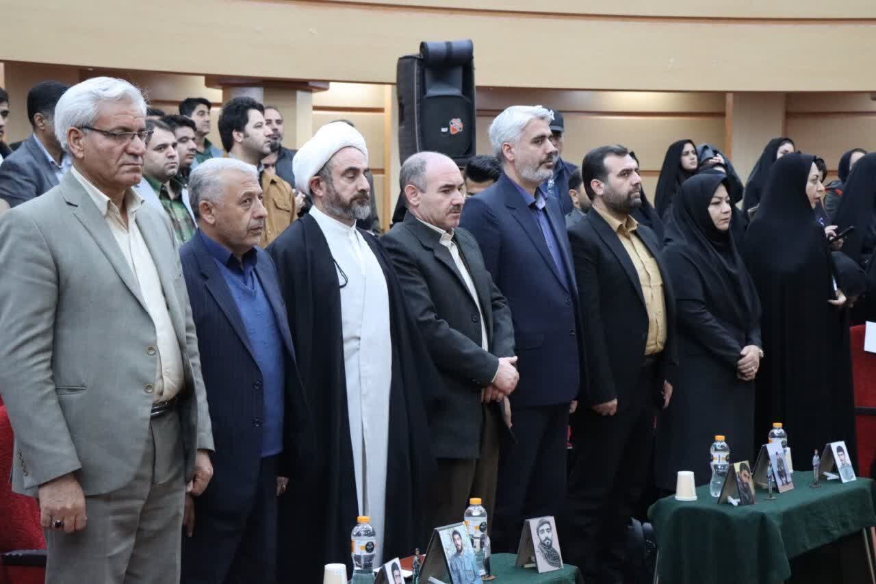 اختتامیه منطقهای کنگره شعر «طلوع سرخ»در ایلام برگزار شد