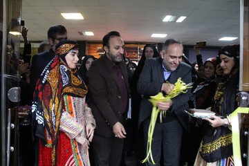 نمایشگاه مد و لباس با عنوان «کُلِنجَه» در خرم‌آباد افتتاح شد