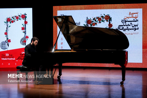 رسیتال پیانو نیکولاس فن پوکه از کشور هلند در سومین شب سی و نهمین جشنواره موسیقی فجر
