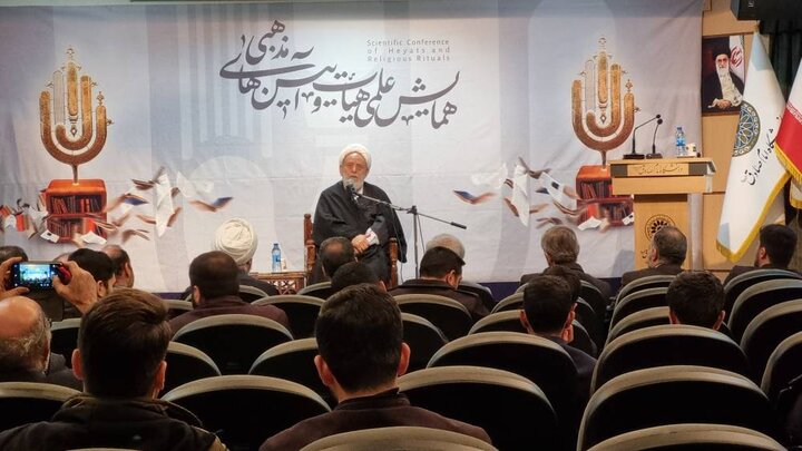 هیأتها باید علمی شود و نباید مداح محور باشد