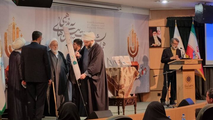 هیأتها باید علمی شود و نباید مداح محور باشد