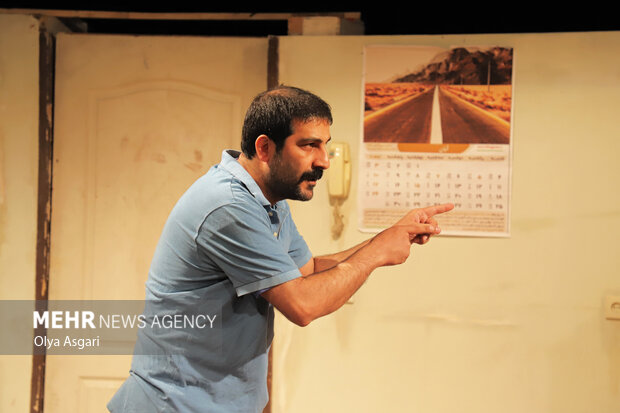 نمایش بی‌هوده، بهترین اثر 42مین جشنواره بین المللی تئاتر فجر
