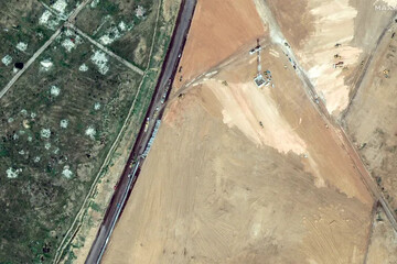 Satellite imagery exposes ongoing wall construction in Sinai