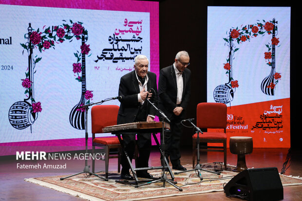 اجرای فضل الله توکل در چهارمین شب جشنواره موسیقی فجر