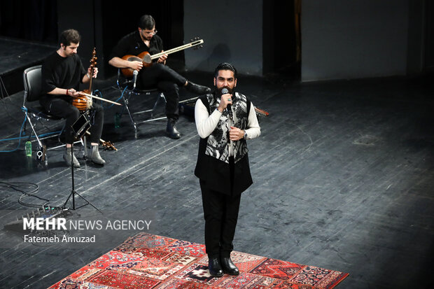 کنسرت علی زندوکیلی در چهارمین شب جشنواره موسیقی فجر