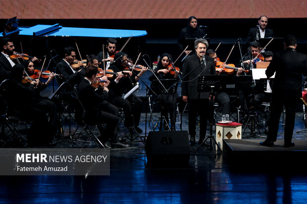 اجرای ارکستر «چکاوک» به سرپرستی رضا شایسته در چهارمین شب جشنواره موسیقی فجر