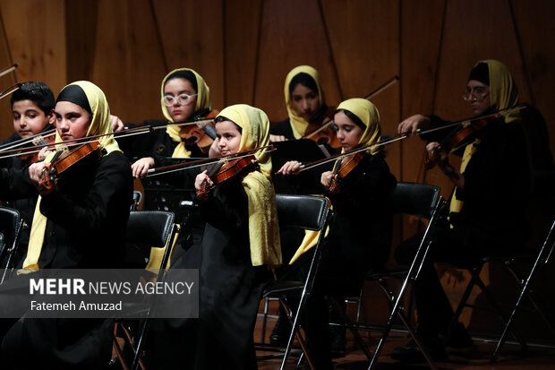 اجرای ارکستر غفاری به سرپرستی امین غفاری در چهارمین شب جشنواره موسیقی فجر