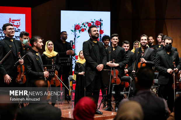 اجرای ارکستر غفاری به سرپرستی امین غفاری در چهارمین شب جشنواره موسیقی فجر