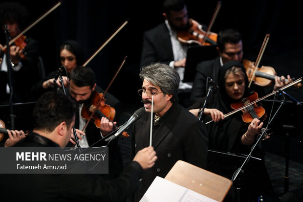 اجرای ارکستر «چکاوک» به سرپرستی رضا شایسته در چهارمین شب جشنواره موسیقی فجر