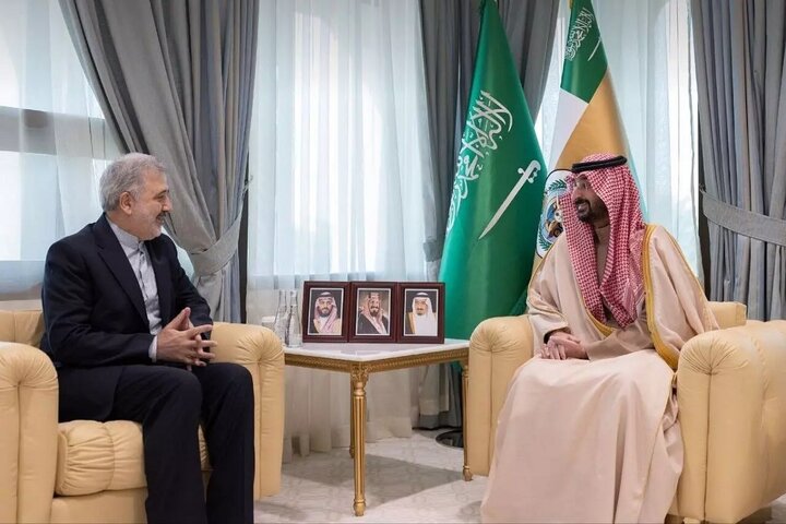 السفير الإيراني في الرياض يلتقي مع وزير الحرس الوطني السعودي