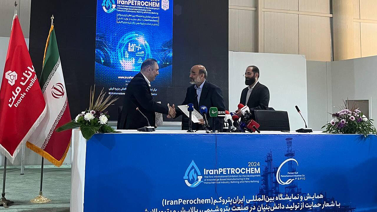 امضای تفاهمنامه 450هزار میلیارد ریالی بانک ملت و هلدینگ خلیجفارس