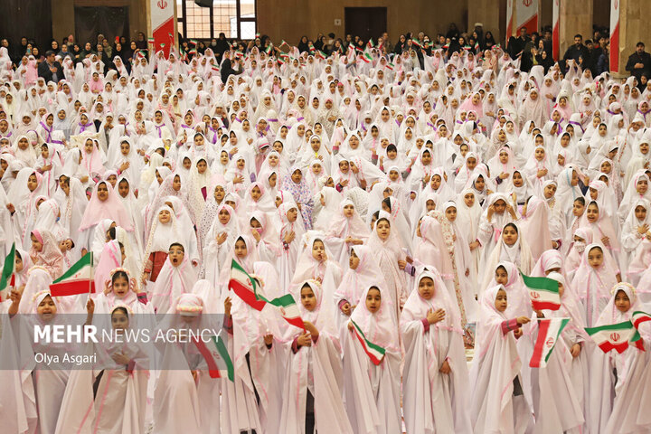 جشن تکلیف ۲۵۰۰ نفری دانش آموزان دختر گرگانی