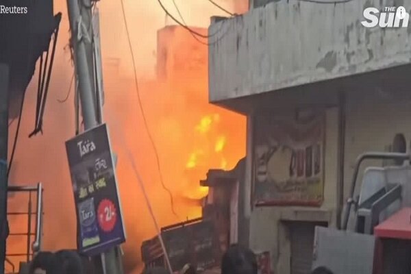 ۱۱ کشته براثر آتش‌سوزی در کارخانه تولید رنگ در هند