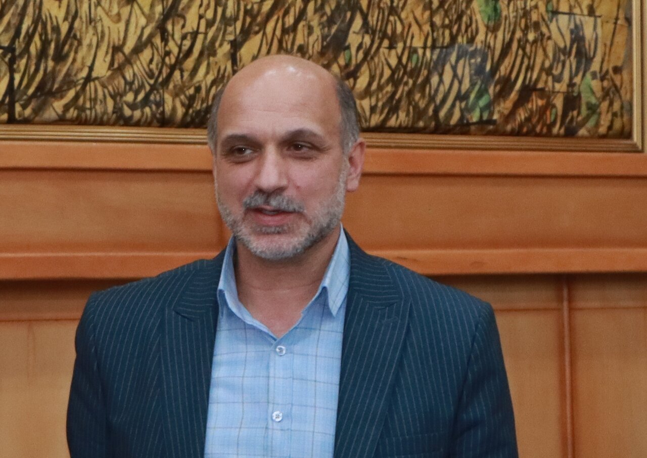 کمبود فضای آموزشی در صدر مشکلات صدرا/ استاندار فارس ضربالاجل داد